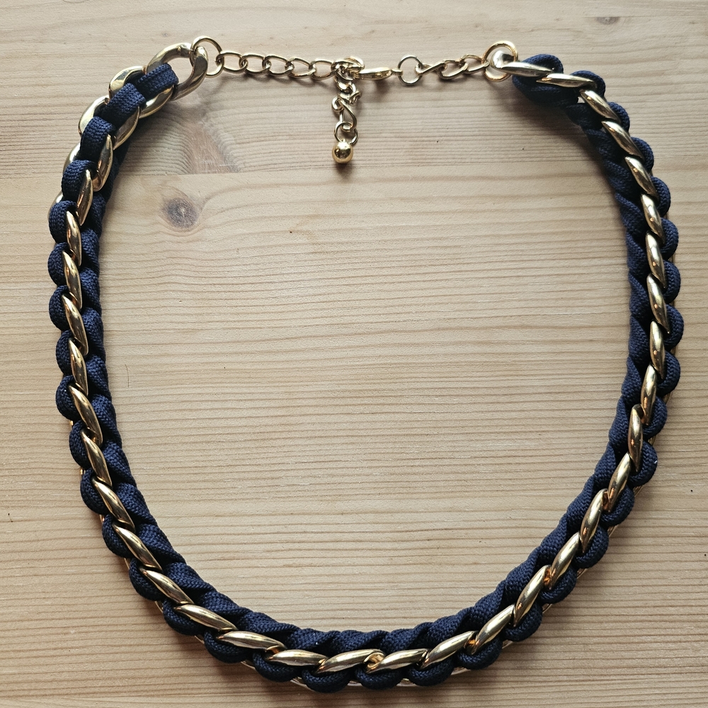 Elegant Gold and Black Chain Necklace